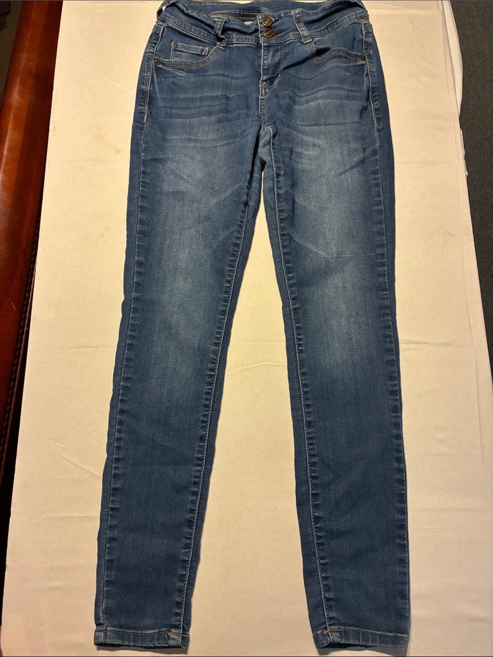 Wallflower Skinny Jeans in Medium Blue Wash